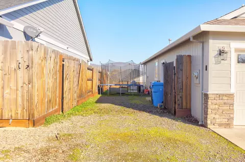 Exterior - 110 Linton Way, Eagle Point, OR 97524 photo 4 of 13