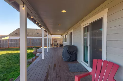 Exterior - 110 Linton Way, Eagle Point, OR 97524 photo 7 of 13