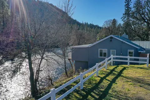 26960 Highway 62, Trail, OR 97541