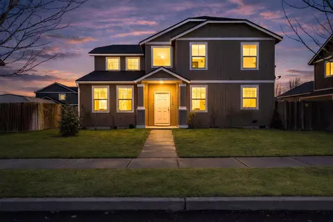 1350 NE 3rd St, Redmond, OR 97756