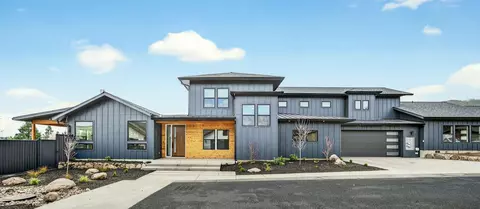 218 Alicia Ave, Ashland, OR 97520