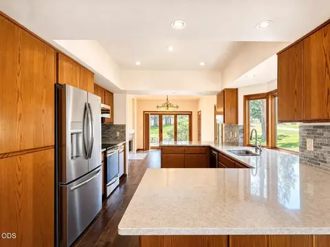 60716 Willow Creek Loop, Bend, OR 97702 photo 3