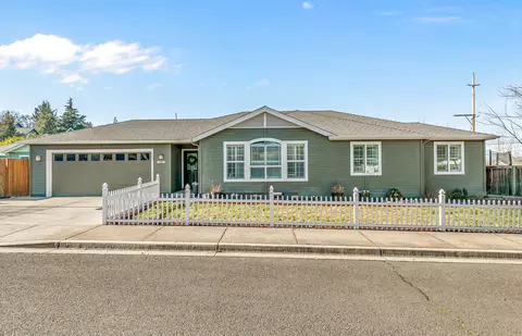 981 Garden Springs Cir, Medford, OR 97504
