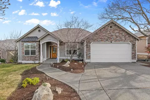 610 Sutton Pl, Ashland, OR 97520