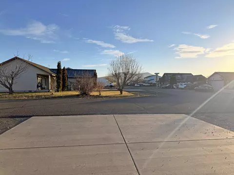 Exterior - 514 Scenic Loop, Culver, OR 97734 photo 4 of 11