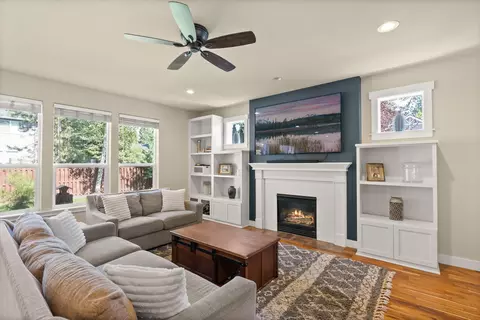 Living - 19788 Chicory Ave, Bend, OR 97702 photo 1 of 2