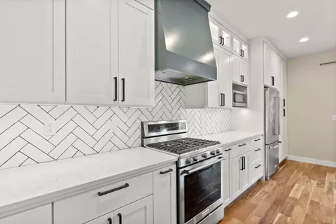 Kitchen - 19788 Chicory Ave, Bend, OR 97702 photo 2 of 2