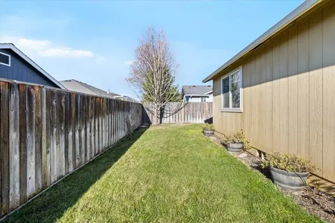 Exterior - 1242 Hawk Dr, Central Point, OR 97502 photo 5 of 5
