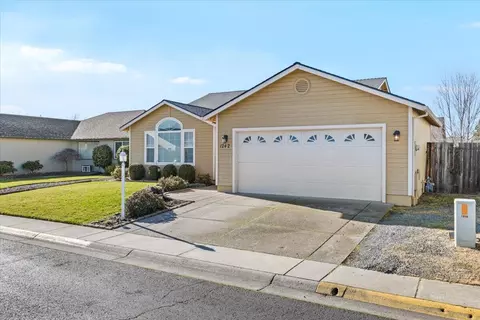 Exterior - 1242 Hawk Dr, Central Point, OR 97502 photo 3 of 5