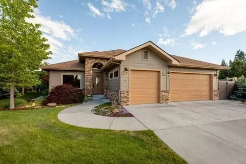 820 Quail Park Cir, Klamath Falls, OR 97601