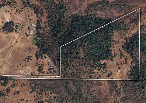 1140 Crowfoot Rd, Eagle Point, OR 97524