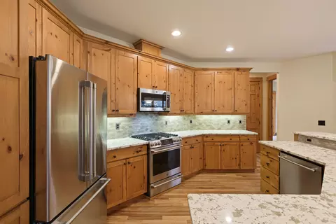Kitchen - 19541 Sugar Mill Loop, Bend, OR 97702 photo 3 of 5