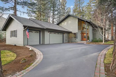 60644 Golf Village Loop, Bend, OR 97702