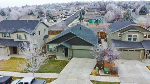 3630 SW Pumice Stone Ave, Redmond, OR 97756