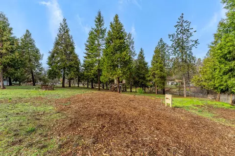 Exterior - 792 Summit Loop, Grants Pass, OR 97527 photo 5 of 8