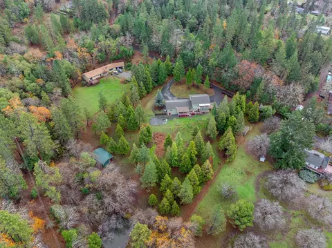 View/Area - 792 Summit Loop, Grants Pass, OR 97527 photo 3 of 4