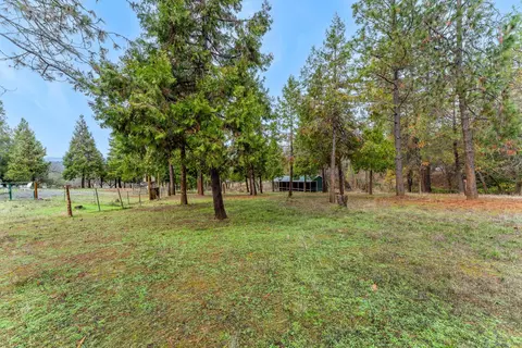 Exterior - 792 Summit Loop, Grants Pass, OR 97527 photo 8 of 8