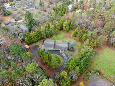 View/Area - 792 Summit Loop, Grants Pass, OR 97527 photo 2 of 4