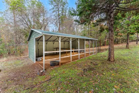Exterior - 792 Summit Loop, Grants Pass, OR 97527 photo 7 of 8