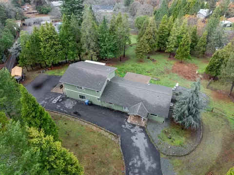 View/Area - 792 Summit Loop, Grants Pass, OR 97527 photo 1 of 4