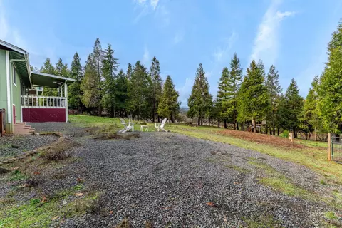 Exterior - 792 Summit Loop, Grants Pass, OR 97527 photo 4 of 8