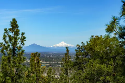 1600 NW Overlook Dr, Bend, OR 97703