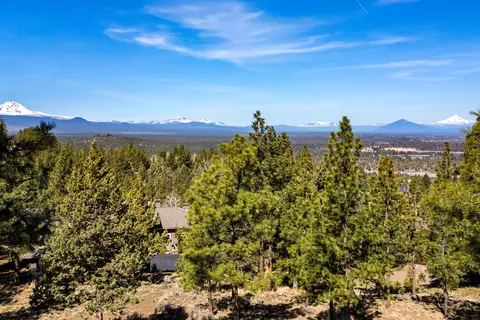 1600 NW Overlook Dr, Bend, OR 97703