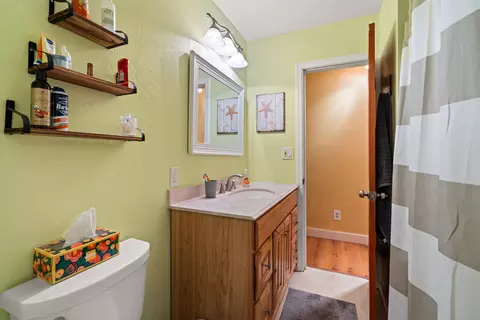 Bath - 450 Crestview Loop, Grants Pass, OR 97527 photo 2 of 2