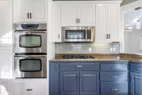 Kitchen - 2403 NW Brickyard St, Bend, OR 97703 photo 3 of 4