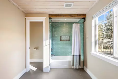 Bath - 2403 NW Brickyard St, Bend, OR 97703 photo 3 of 5