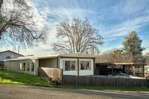 421 Stevens Rd #14, Eagle Point, OR 97524