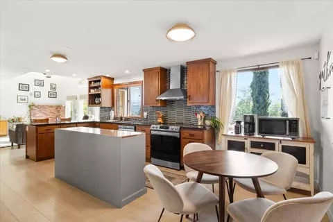 956 NE Beacon Dr, Grants Pass, OR 97526