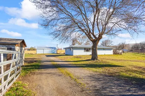 9581 NE Gateway Ave, Madras, OR 97741