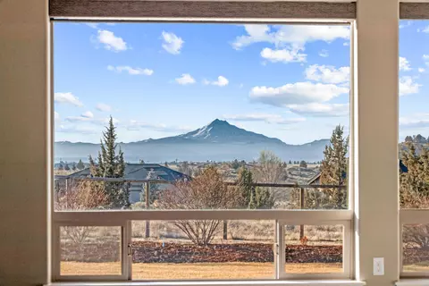 2278 NE Hilltop Ln, Madras, OR 97741