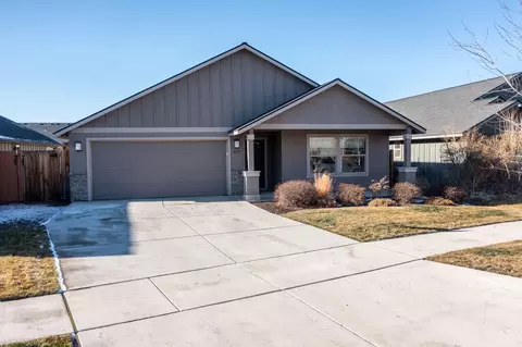 473 NW 30th St, Redmond, OR 97756