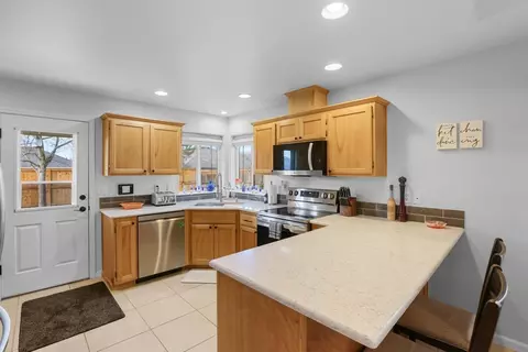 Kitchen - 184 Keystone Way, Eagle Point, OR 97524 photo 1 of 2