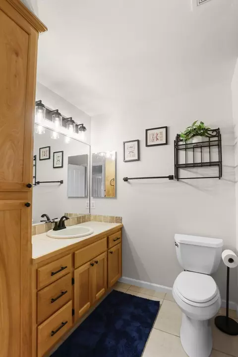 Bath - 184 Keystone Way, Eagle Point, OR 97524 photo 1 of 3