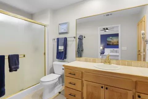 Bath - 184 Keystone Way, Eagle Point, OR 97524 photo 2 of 3