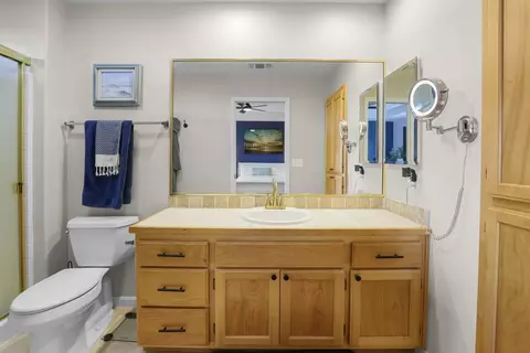 Bath - 184 Keystone Way, Eagle Point, OR 97524 photo 3 of 3