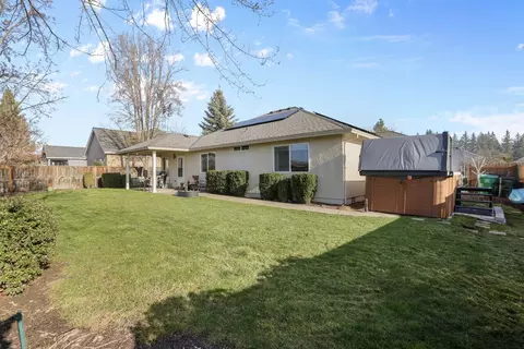 Exterior - 184 Keystone Way, Eagle Point, OR 97524 photo 6 of 7