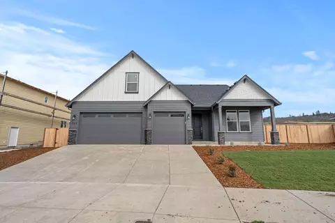 1159 Pumpkin Ridge Dr #323, Eagle Point, OR 97524