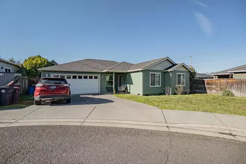 977 Garden Springs Cir, Medford, OR 97504