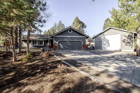60625 Newcastle Dr, Bend, OR 97702