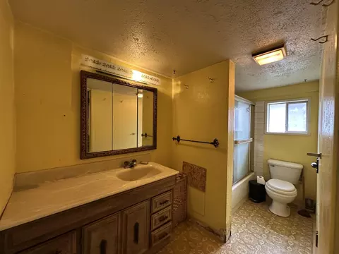 Bath - 103 B St, Seneca, OR 97873 photo 1 of 1