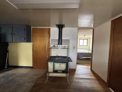 Entry Way - 103 B St, Seneca, OR 97873 photo 1 of 1