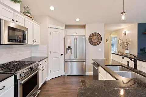 Kitchen - 20017 Voltera Pl, Bend, OR 97702 photo 3 of 4