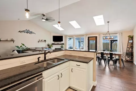 Kitchen - 20017 Voltera Pl, Bend, OR 97702 photo 4 of 4