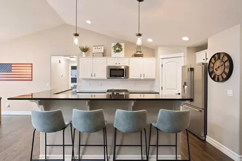 Kitchen - 20017 Voltera Pl, Bend, OR 97702 photo 2 of 4