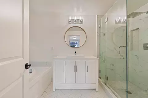 Bath - 20017 Voltera Pl, Bend, OR 97702 photo 2 of 4
