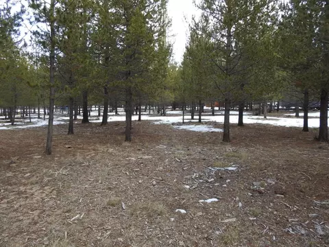 6200 Larchwood Drive, La Pine, OR 97739